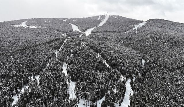 Kars'ta martta kayak keyfi sürüyor