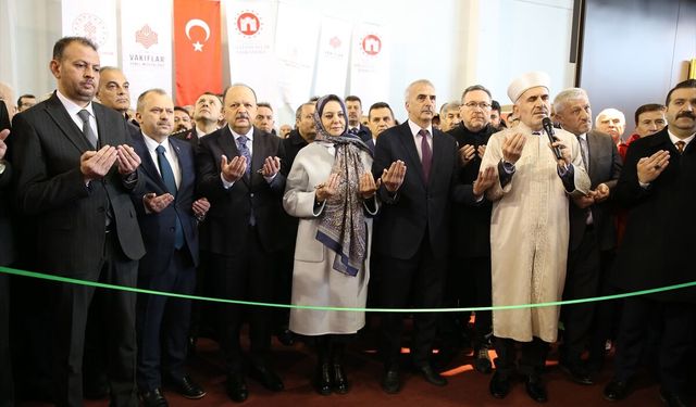 Kastamonu'da 'Kutsal Emanetler ve Vakıf Eserleri Sergisi' açıldı