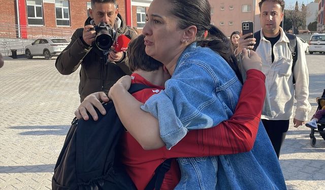 Katar'da mahsur kalan Kuşadası Küçükada Spor Kulübü mensupları Türkiye'ye döndü