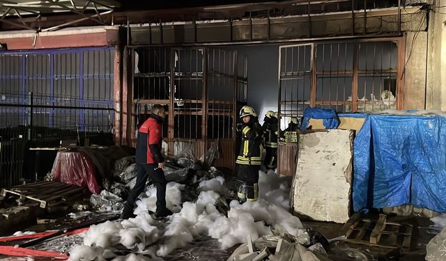 Kayseri'de mobilya atölyesinde çıkan yangın itfaiye ekiplerince söndürüldü