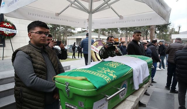 Kayseri'de trafik kazasında ölen tıp fakültesi öğrencisinin cenazesi defnedildi
