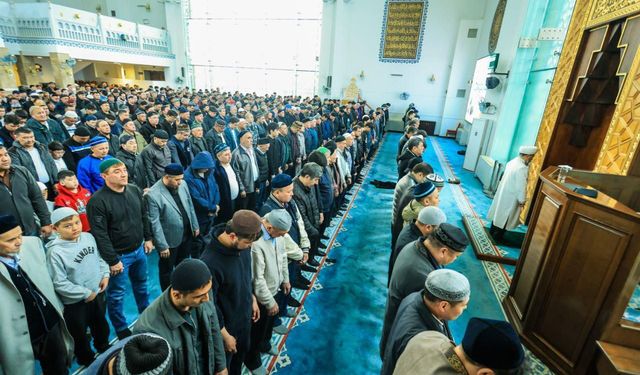 Kazakistan'da bayram namazı kılındı