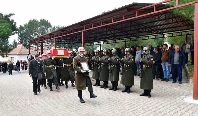 Kıbrıs gazisi Manisa'da son yolculuğuna uğurlandı