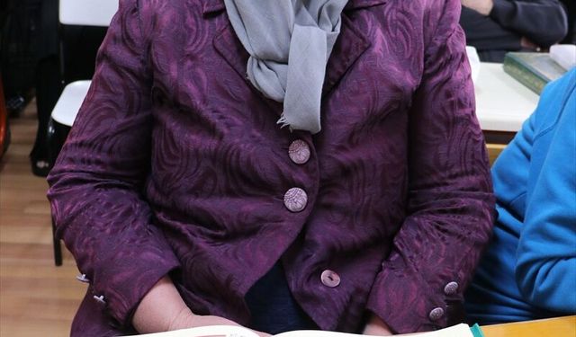 Kilisli Zekiye teyze, 65 yaşında Kur'an-ı Kerim okumayı öğrendi