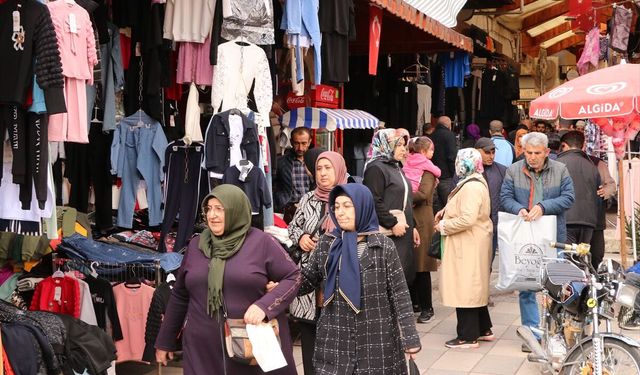 Kilis'te arife gününde bayram alışverişi yoğunluğu yaşanıyor