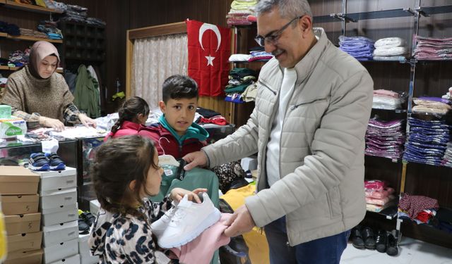 Kilis'teki ihtiyaç sahibi çocuklar bayramlıklarını 'mağaza'dan seçerek aldı