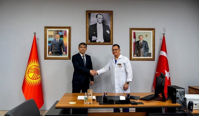 Kırgızistan Sağlık Bakanı Osmonov, Kırgız-Türk Dostluk Devlet Hastanesini ziyaret etti