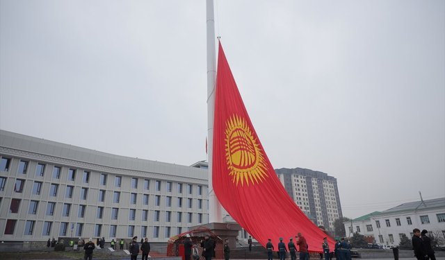 Kırgızistan'ın ikinci büyük şehri Oş'ta '3 Mart Devlet Bayrak Günü' kutlandı