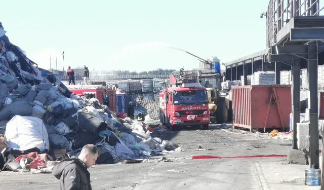 Kırklareli'nde geri dönüşüm tesisinde çıkan yangın söndürüldü