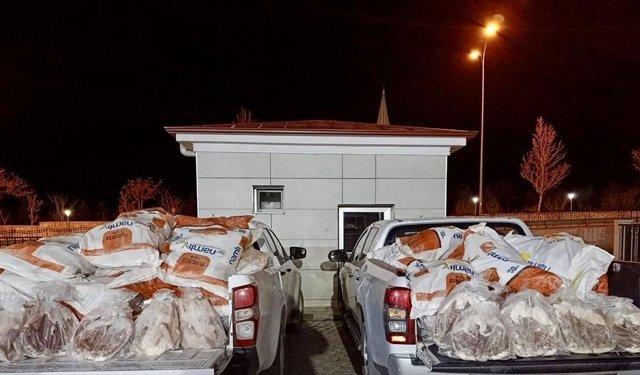 Kırşehir'de yolcu otobüsünün bagajında 1 ton 200 kilogram kaçak kaz eti ele geçirildi