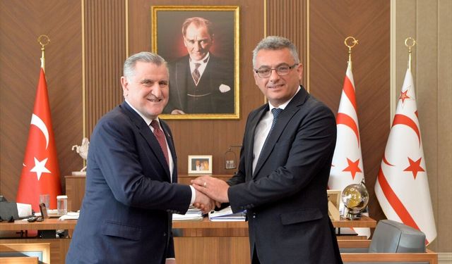 KKTC Cumhurbaşkanı Erhürman, Gençlik ve Spor Bakanı Bak ile görüştü
