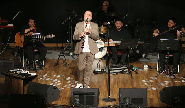 Klarnet sanatçısı Hüsnü Şenlendirici Karabük'te sahne aldı