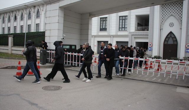 Kocaeli merkezli dolandırıcılık operasyonunda yakalanan 25 zanlı adliyede