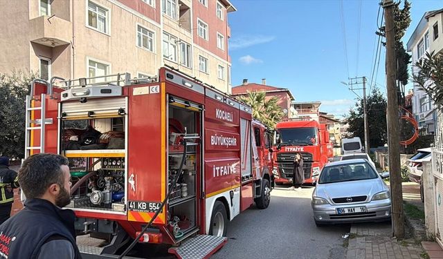 Kocaeli'de 5 katlı binada çıkan yangın söndürüldü