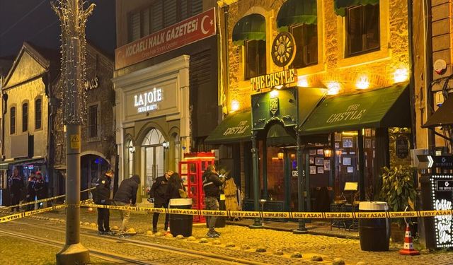 Kocaeli'de eğlence mekanına düzenlenen silahlı saldırıda 2 kişi öldü, 3 kişi yaralandı