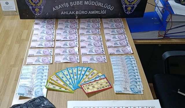 Kocaeli'de kumar oynayan 8 kişiye 92 bin 832 lira ceza kesildi