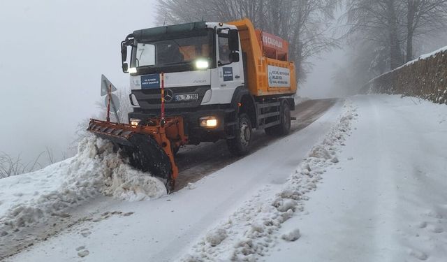 Kocaeli'nin yüksek kesimlerine kar yağdı