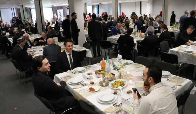 Köln'de İslam Toplumu Milli Görüş Teşkilatı iftar programı düzenlendi