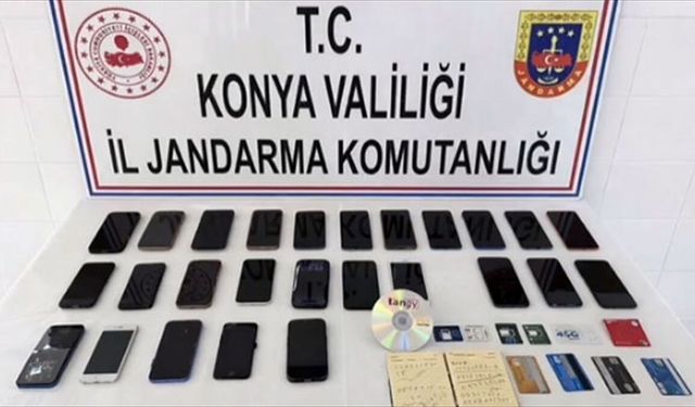 Konya merkezli dolandırıcılık operasyonunda yakalanan 22 zanlıdan 16'sı tutuklandı