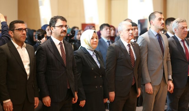 Konya'da 'Öncü Okullar Öncü Şahsiyetler' programı oturumlarla sürüyor