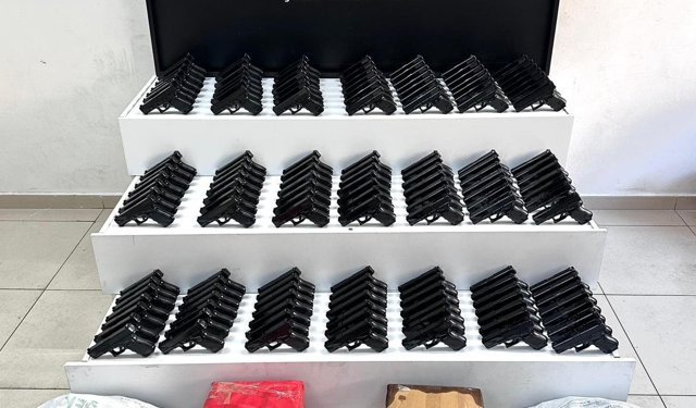 Konya'da silah kaçakçılığı operasyonunda 250 ruhsatsız tabanca ele geçirildi