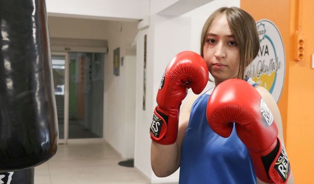 Lösemiyi yenen genç boksör Elif'in hedefi yeni şampiyonluklar