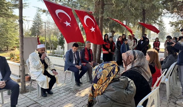 Malatya'da devlet korumasındaki çocuklar şehitliği ziyaret etti