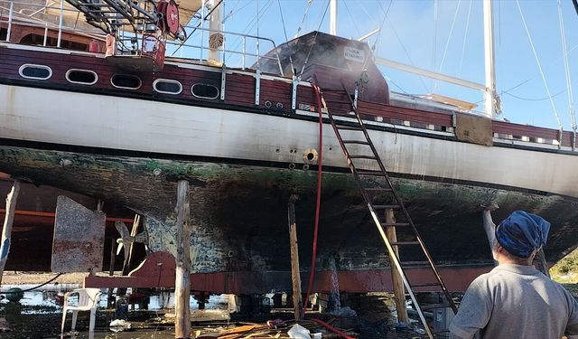 Manavgat'ta tersanedeki teknede çıkan yangın söndürüldü