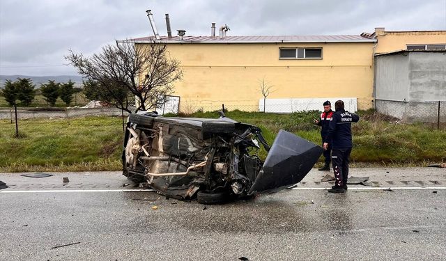 Manisa'da devrilen otomobilin sürücüsü öldü