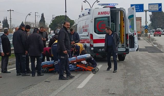 Manisa'da minibüsün çarptığı yaya yaralandı