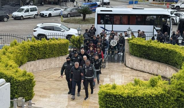 Marmaris'te belediye çalışanlarına yönelik rüşvet soruşturmasında 13 şüpheli adliyede