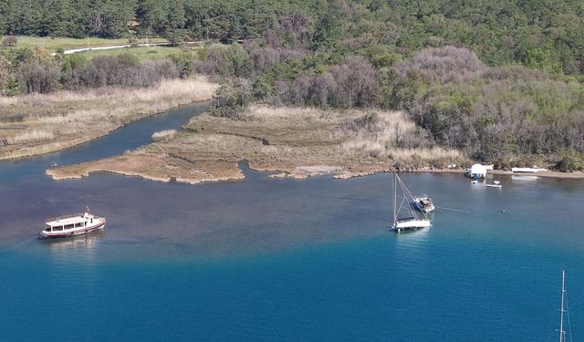 Marmaris'te deniz suyu yaklaşık 5 metre çekildi