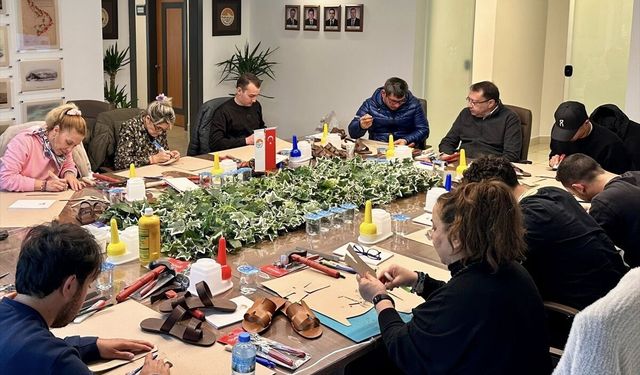 Marmaris'te 'Geleneksel Sandalet Eğitimi' başladı