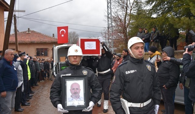 Mersin'de trafik kazasında şehit olan polis memuru Ünal, Kırıkkale'de son yolculuğuna uğurlandı