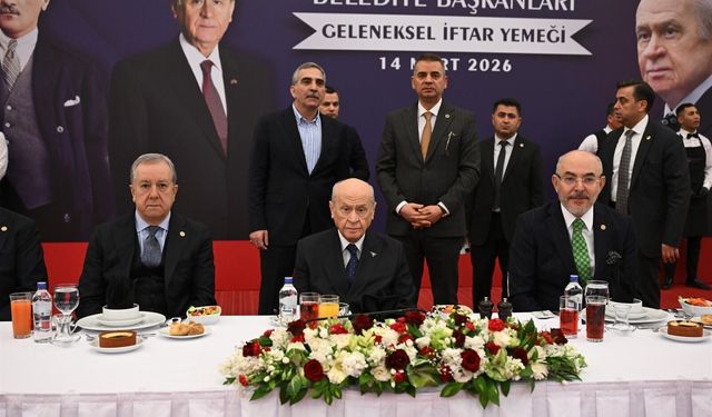 MHP Genel Başkanı Devlet Bahçeli, partisinin belediye başkanlarıyla iftarda bir araya geldi: (1)