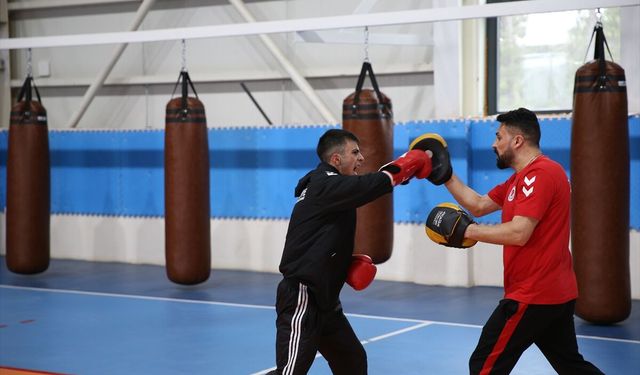 Milli boksörler Tayland'daki Dünya Kupası'nda 5 sıklette madalya almak için çalışıyor