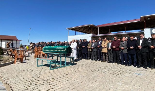 Milli Yol Partisi Genel Başkanı Çayır'ın annesi son yolculuğuna uğurlandı