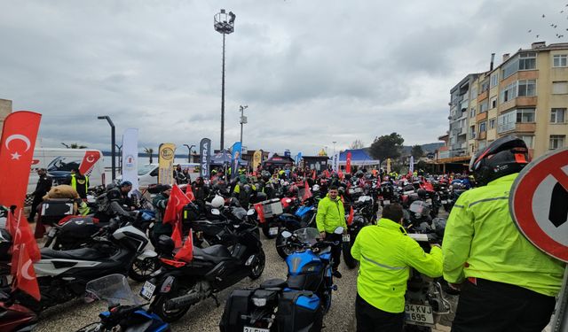 Motosiklet tutkunları Gelibolu Yarımadası'nda şehitlere saygı için buluştu