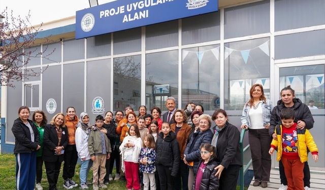 Muğla'da down sendromlular farkındalık için çorap ve ağaç boyama yaptı