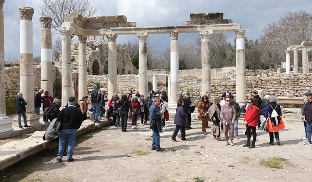 Muğla'da yaşlılar tarihi ve kültürel alanları gezdi