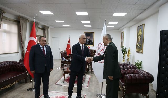 Muş Valisi Çakır, güvenlik güçlerinin bayramını kutladı