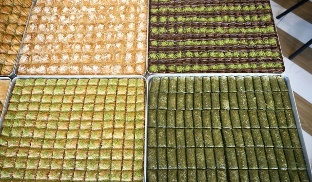 Muş'ta tatlıcılar bayram siparişlerini yetiştirmeye çalışıyor