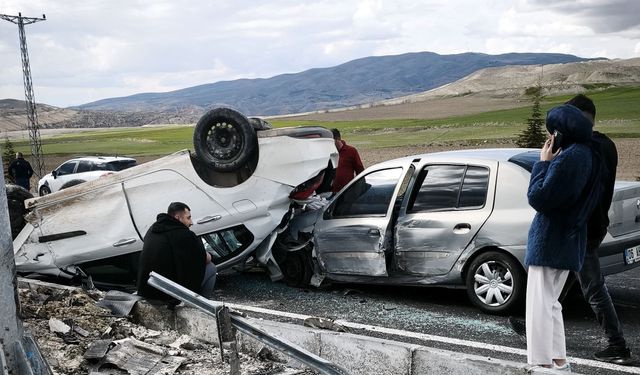 Nevşehir'de iki otomobilin çarpışması sonucu 3 kişi yaralandı