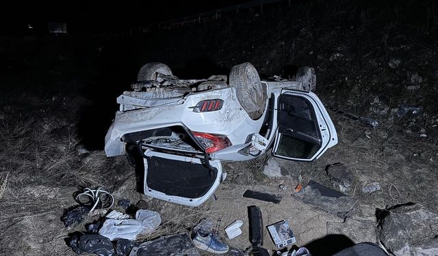 Nevşehir'de şarampole devrilen otomobildeki 4 kişi yaralandı
