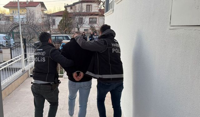 Nevşehir'de uyuşturucu operasyonunda yakalanan 5 zanlıdan 4'ü tutuklandı