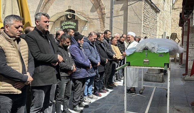 Niğde'de boşanma aşamasındaki kocası tarafından öldürülen kadının cenazesi defnedildi