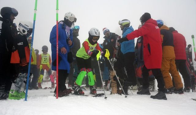 Okul Sporları Alp Disiplini, Snowboard ve Kayaklı Koşu Türkiye Şampiyonası başladı