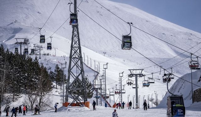 Palandöken'de hafta sonu yoğunluğu yaşanıyor