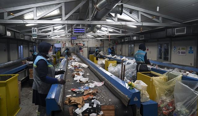 Pendik'teki atık tesisinde yılda yaklaşık 19 bin ton atık geri dönüştürülüyor
