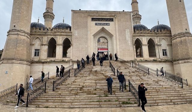 'Peygamberler şehri' Şanlıurfa'da ramazanın son cuma namazı kılındı